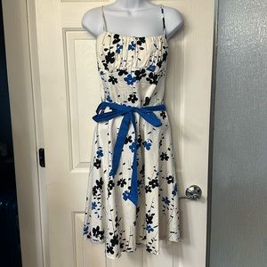 Women’s white flower dress. Size 12.